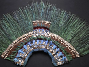 Neue Diskussion über Federkopfschmuck im Weltmuseum