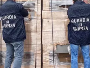 Größte illegale Zigarettenfabrik Italiens entdeckt