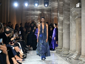 Hollywood-Promis bei Show mit Armanis letzten Kreationen