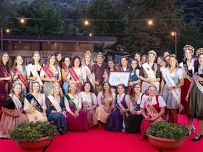“Jubiläumsauftakt mit Krönung und Modeschau”