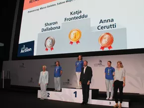 Junge Verkäuferinnen im Rampenlicht