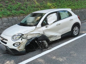 Crash zwischen Camper und zwei Pkw