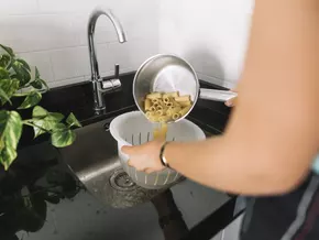 Was passiert mit heißem Wasser im Abfluss?