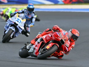 Marc Marquez stürzt im MotoGP-Sprint von San Marino