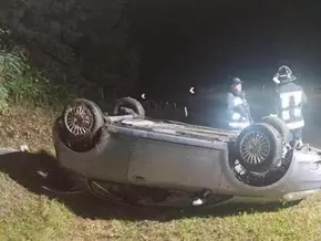 Auto überschlägt sich bei Mauls - Fahrer zunächst verschwunden