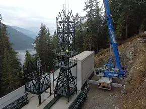 “Olympischer” RAS-Senderstandort in Antholz: Sendemast montiert