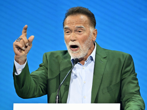 Schwarzenegger trifft zum ersten Mal Papst