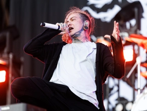 Metalband Lorna Shore schlug “die Köpfe gegen die Wand”