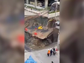 Thailand: Gigantisches Loch in Straße