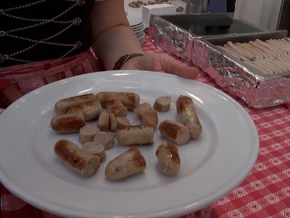 Traditionelle Wurstprüfung am Oktoberfest – VIDEO