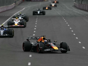 Verstappen gewinnt in Baku souverän – Piastri crashte