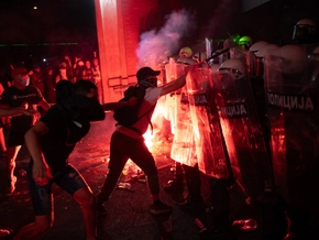 Erneut Gewalt bei Protesten gegen Regierung in Serbien