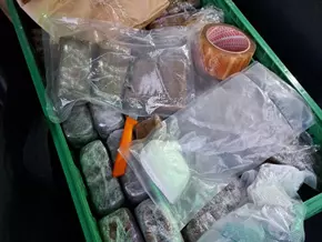 300 Kilo Drogen-Mix: Wohnungsfund in Norditalien – VIDEO