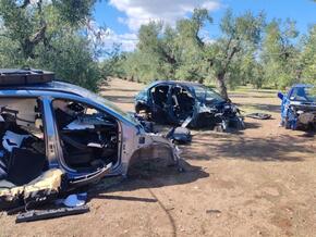 Aus der Luft: Autofriedhof in Süditalien entdeckt