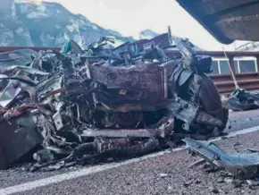 Zwei junge Leben auf der A22 ausgelöscht