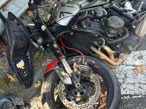 Motorradlenker [27] bei Unfall in Frangart schwerstens verletzt