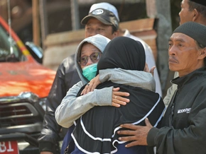 Zahl der Vermissten nach Schuleinsturz in Indonesien steigt