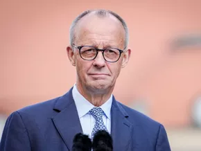 Merz will "flexibleren Übergang" zu E-Mobilität