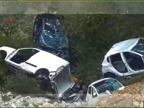 Aus der Luft: Autofriedhof in Süditalien entdeckt