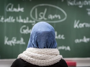 Gemischte Reaktionen auf Kopftuchverbot