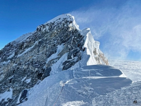 Schneesturm: 1.000 Menschen sitzen am Mount Everest fest