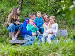 Land Südtirol unterstützt Familien mit sozial gerechten Leistungen