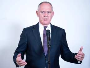 Karner bespricht Abschiebungen bei Besuch in Finnland