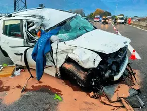 Auto überschlägt sich mehrfach auf der MeBo