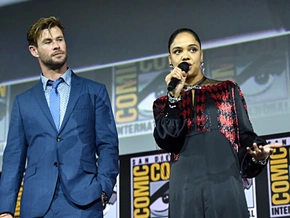 “Thor”-Star Thompson: Hemsworth ist “ein Baby mit Muskeln”