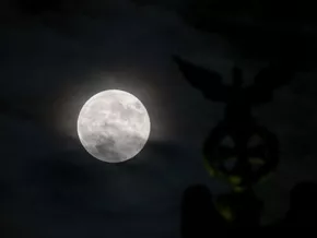 Kardashian zweifelt Mondlandungen an: NASA-Chef widerspricht