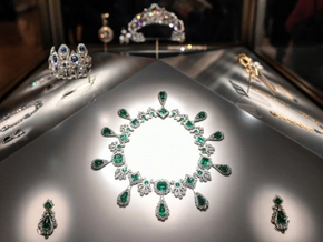 Interpol fahndet nach gestohlenen Louvre-Juwelen