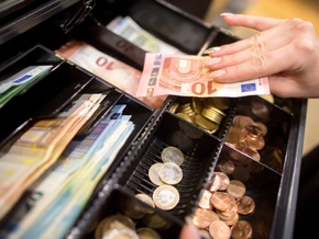 Rom will Milliarden von Banken und Versicherern einheben