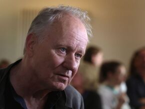 Stellan Skarsgård braucht nach Schlaganfall Einflüsterer