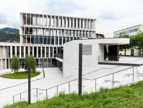 Zwei-und Dreisprachigkeitsprüfungen: Zweigstellen in Bruneck und Rom