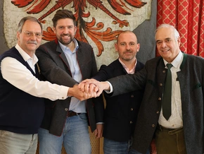 Tiroler Schützen treffen sich in Nogaredo