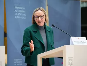 Über acht Millionen Euro für Landes- und Schulpersonal