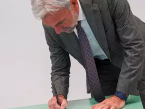 Landtagspräsident Schuler unterzeichnet Armuts-Manifest