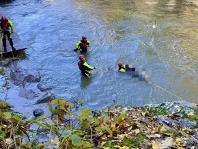 Einsatzkräfte retten Mann aus der Passer in Meran