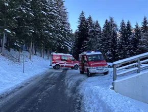Lkw-Bergung bei winterlichen Bedingungen in Geiselsberg