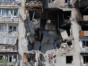 Brände, Verletzte und eine Tote nach russischen Angriffen