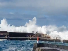 Todeswellen überraschen Touristen auf Teneriffa - VIDEO