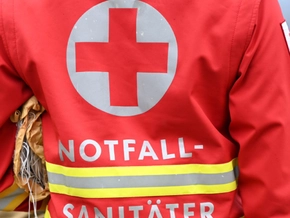 Mutter überfährt ungewollt Einjährige in Einfahrt - tot