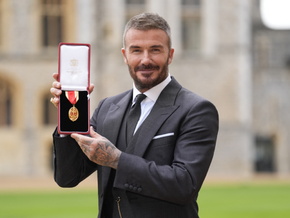 David Beckham von König Charles zum Ritter geschlagen