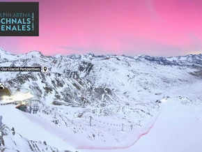 Farbenfroh: Die Polarlichter am Iceman Ötzi Peak