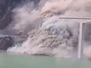 Autobahnbrücke in China stürzt nur Monate nach Fertigstellung ein