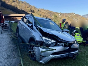 Crash bei Klausen: Eine Person verletzt