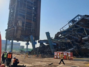 Kraftwerk stürzt ein - mehrere Tote befürchtet