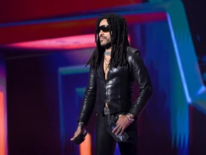 Fan reißt Lenny Kravitz bei Konzert Dreadlocks aus