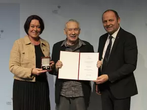 Felix Mitterer nun auch Ehrenkreuz-Träger