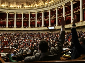 Frankreich-Parlament stimmt für Pensionsreformaussetzung